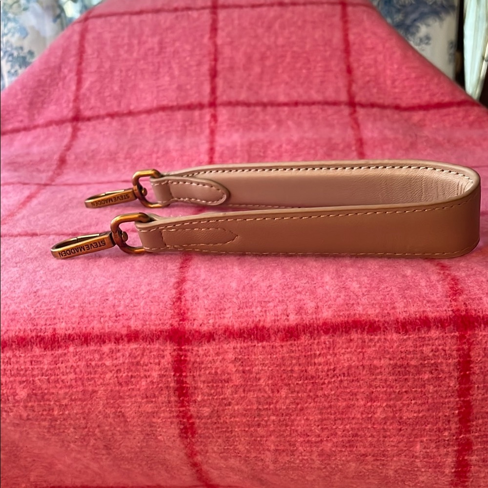 Steve Madden Tan Gold Quilted Shoulder Bag - Picture 5 of 7